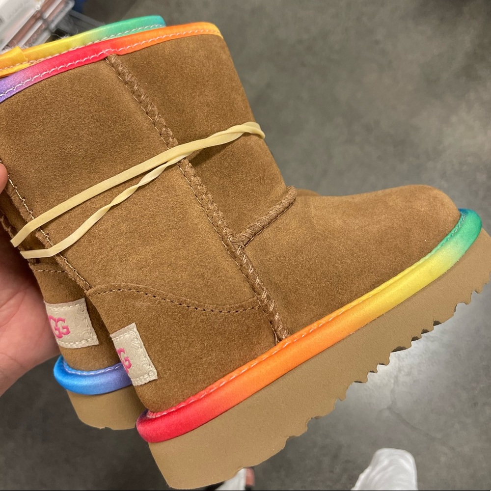Toddler Ugg with Rainbow stitch